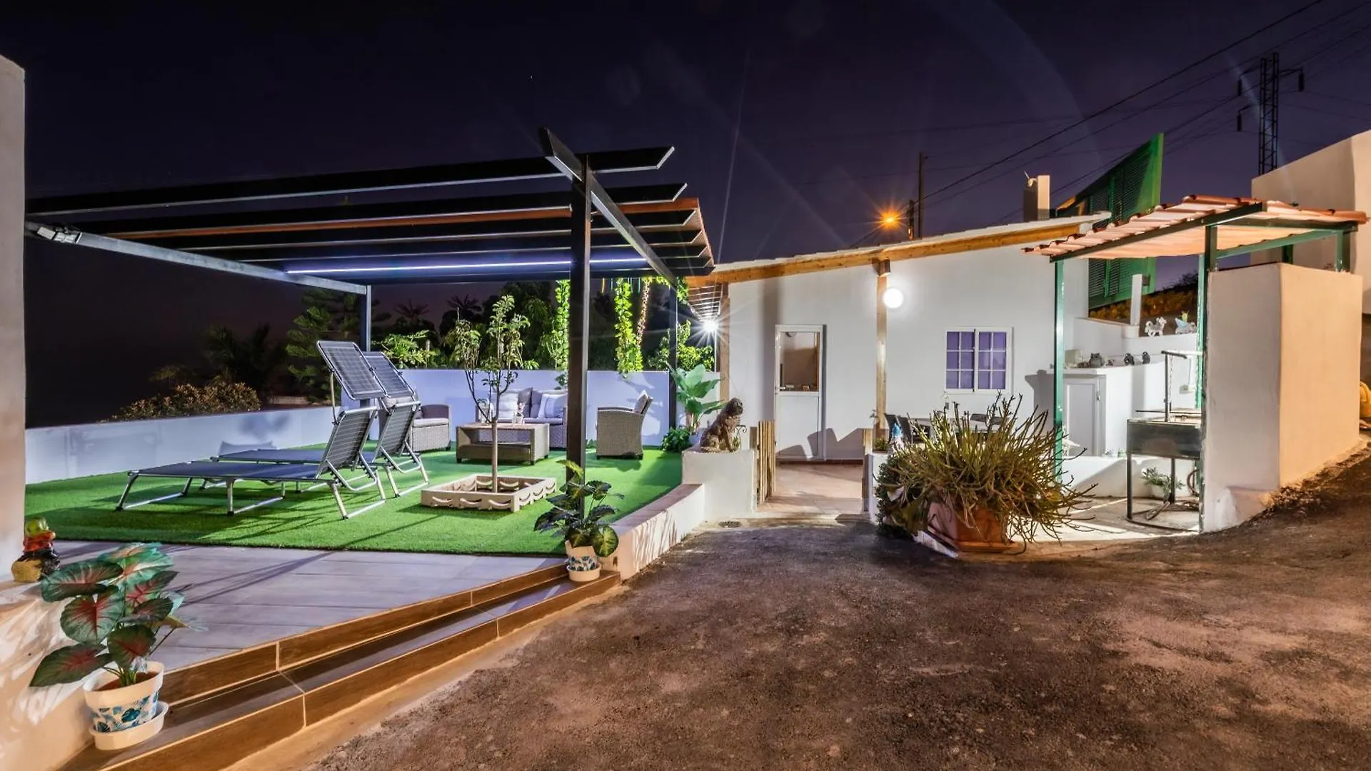 El Rinconcito With Sea View Villa Los Menores